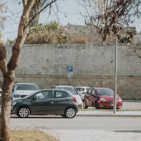 Le Camporelle In Citta Panzió Lecce Kültér fotó