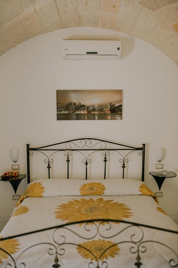 Le Camporelle In Citta Panzió Lecce Kültér fotó
