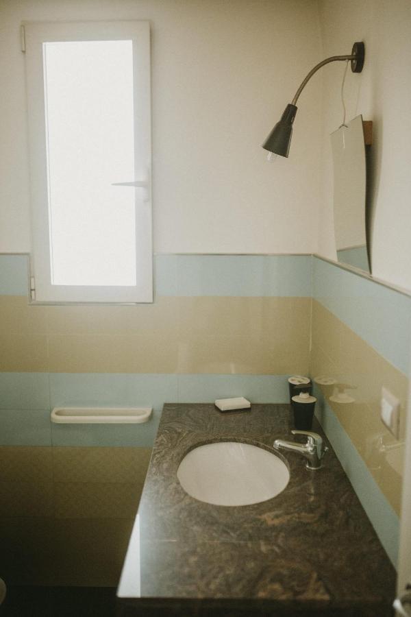 Le Camporelle In Citta Panzió Lecce Kültér fotó