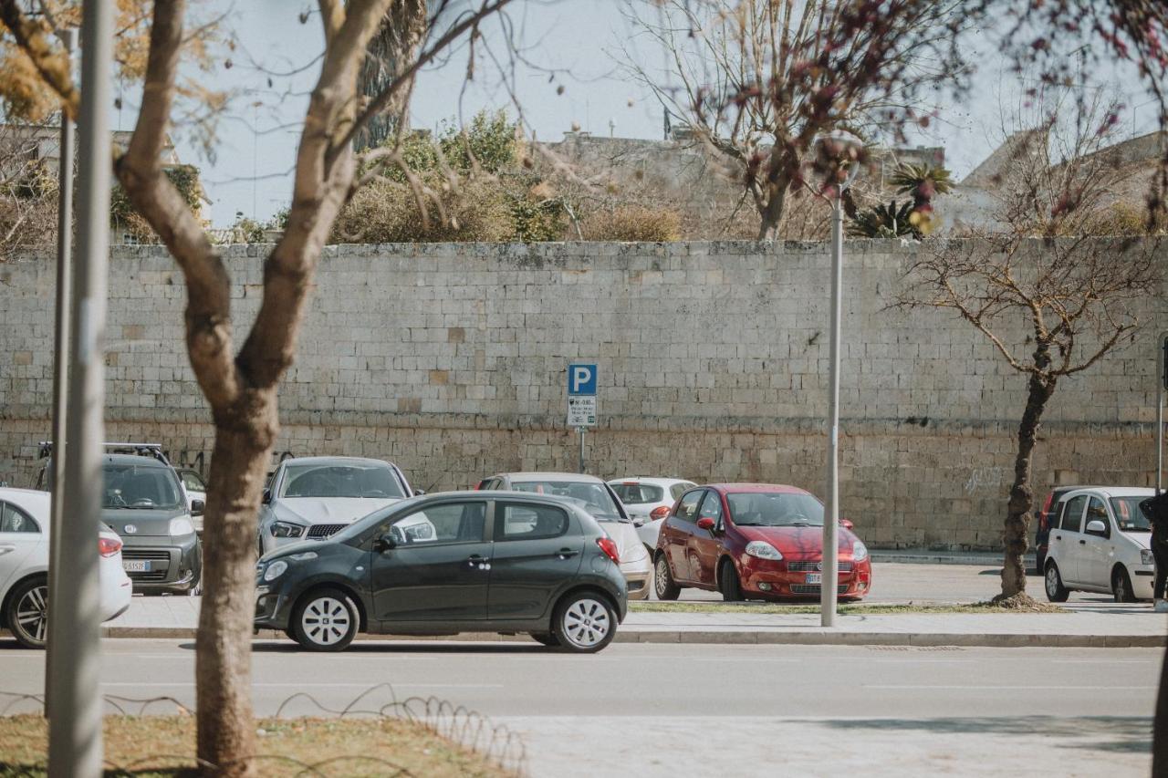 Le Camporelle In Citta Panzió Lecce Kültér fotó