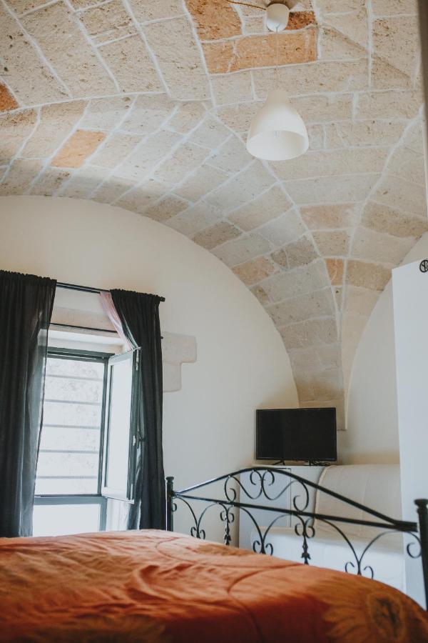 Le Camporelle In Citta Panzió Lecce Kültér fotó