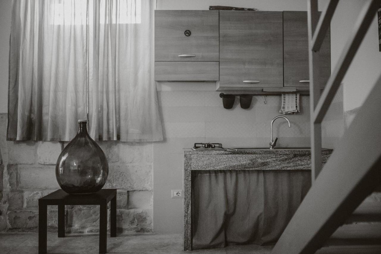 Le Camporelle In Citta Panzió Lecce Kültér fotó